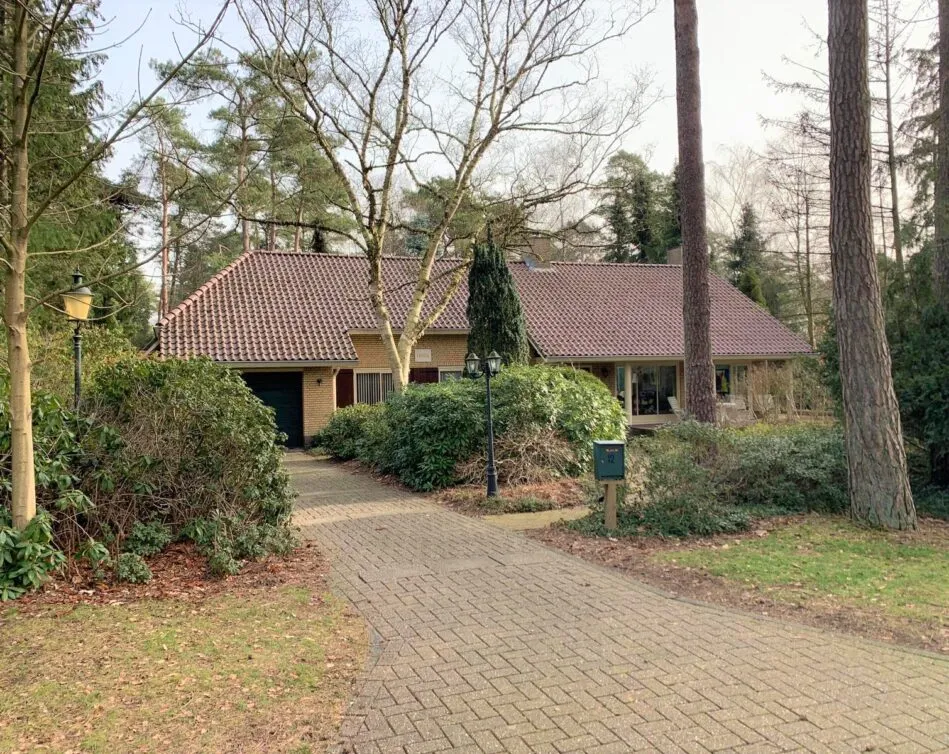 Onderkelderde vrijstaande bungalow in bosrijke villawijk - Witte de Withlaan Nijverdal